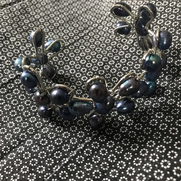 Cuff-styled bracelet - Picture 2 of 4